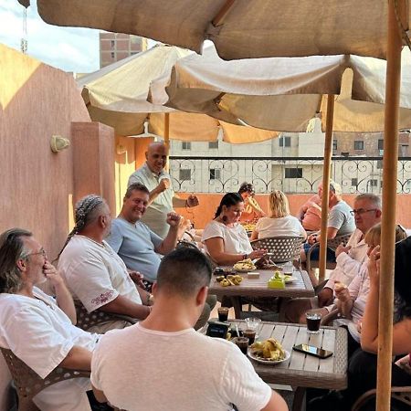 Pyramids Road Guest House Cozy Rooms And Rooftop Breakfast With The Pyramids View Nazlet el-Sîsi Exterior foto