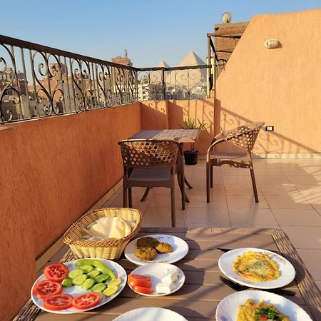 Pyramids Road Guest House Cozy Rooms And Rooftop Breakfast With The Pyramids View Nazlet el-Sîsi Exterior foto