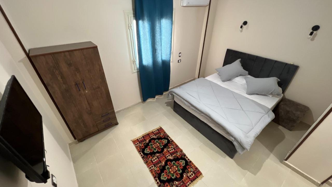 Pyramids Road Guest House Cozy Rooms And Rooftop Breakfast With The Pyramids View Nazlet el-Sîsi Exterior foto