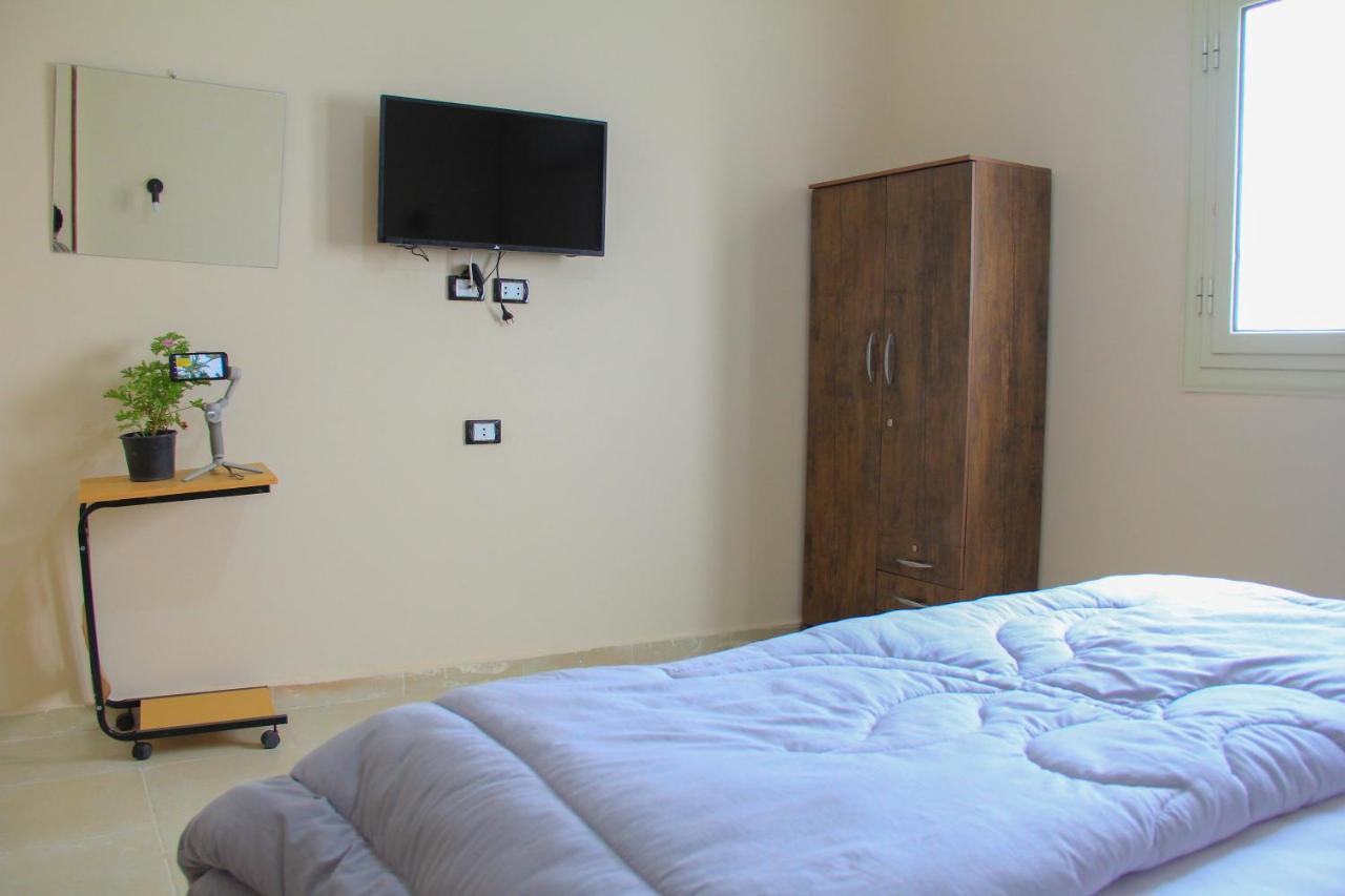 Pyramids Road Guest House Cozy Rooms And Rooftop Breakfast With The Pyramids View Nazlet el-Sîsi Exterior foto