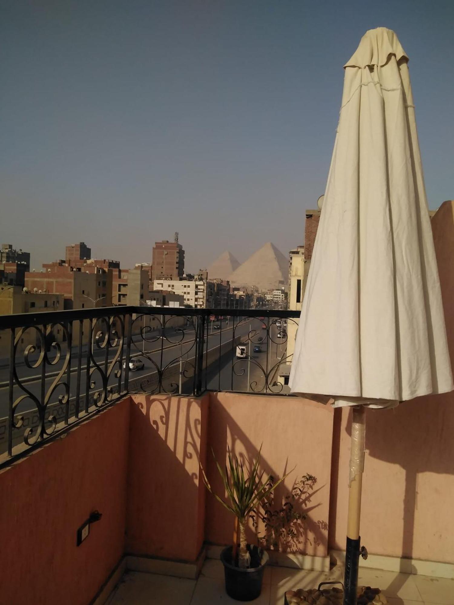 Pyramids Road Guest House Cozy Rooms And Rooftop Breakfast With The Pyramids View Nazlet el-Sîsi Exterior foto